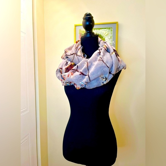 ✅🆒🧣🩶🐦 Simons infinity scarf w/ bird &  branches motif, light grey base fabric - Picture 9 of 10